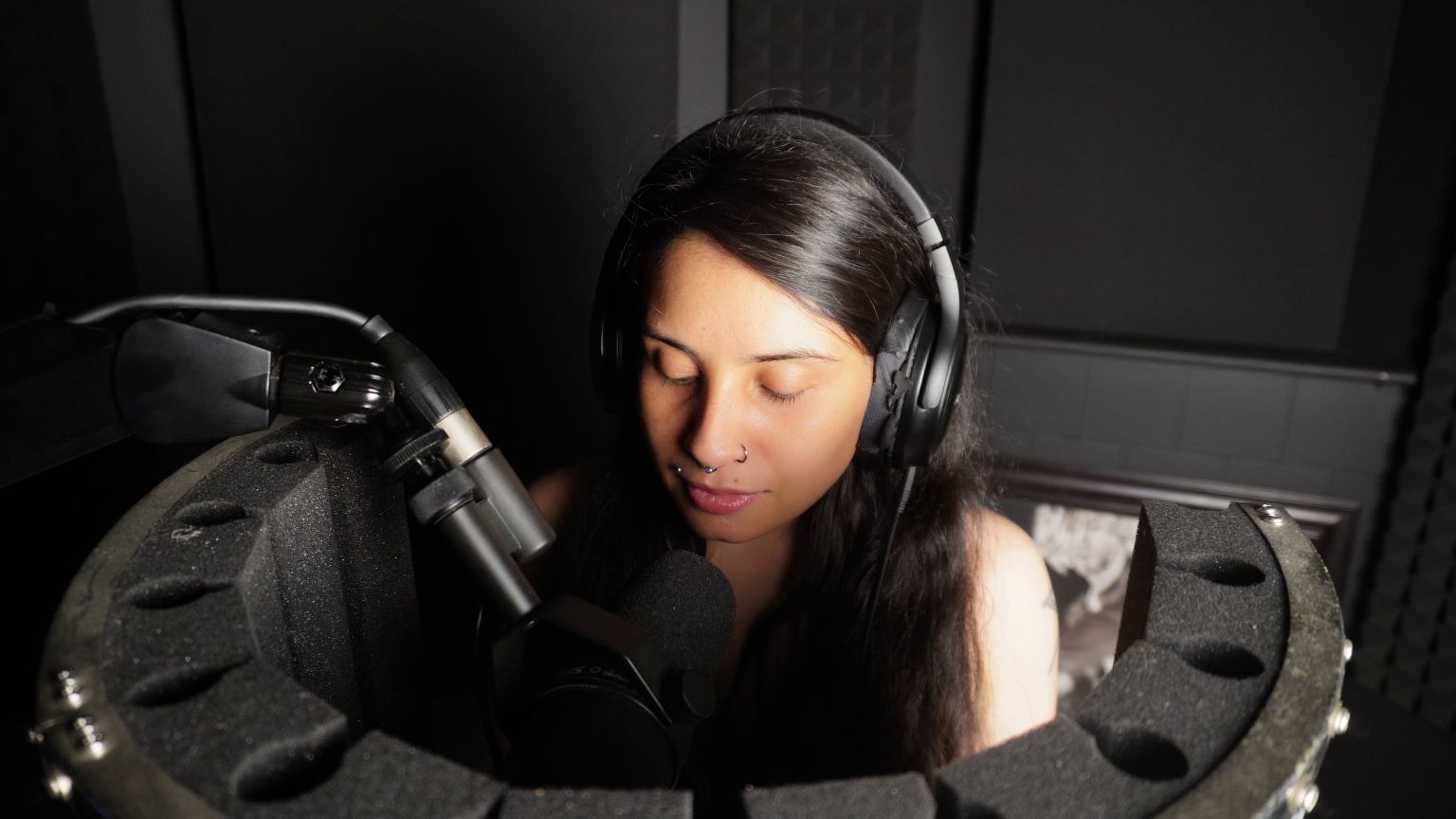 recording-vocals-in-studio